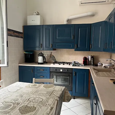 A Due Passi Dalla Lanterna *