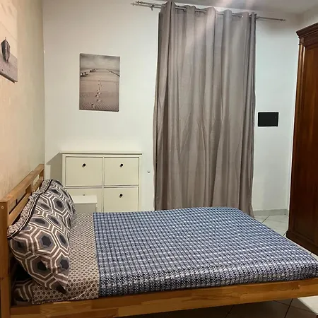 A Due Passi Dalla Lanterna *