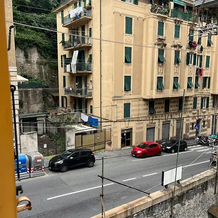 A Due Passi Dalla Lanterna *