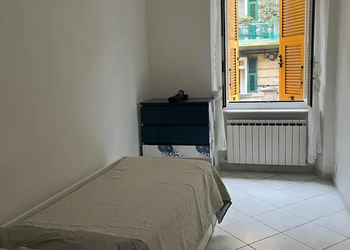 A Due Passi Dalla Lanterna