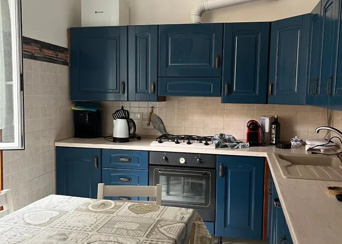 A Due Passi Dalla Lanterna *