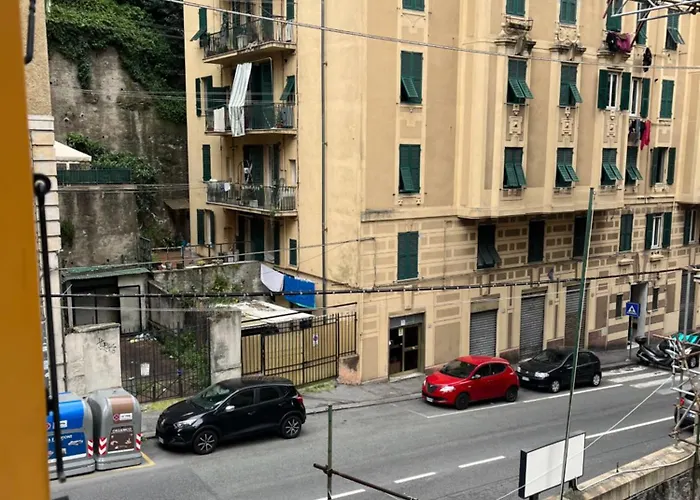 A Due Passi Dalla Lanterna *